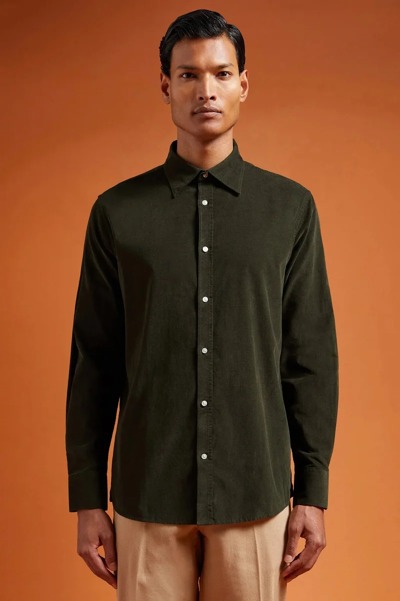 Men's comfort fit casual shirt with a classic collar in plain 100% cotton 21-wale corduroy - Military