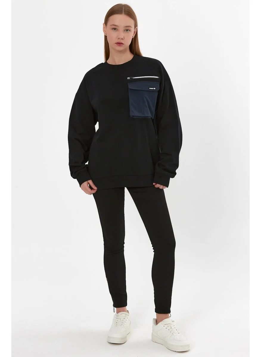 الكسندر جاردي Oversize Sweatshirt with Pocket Details (E23-75500)