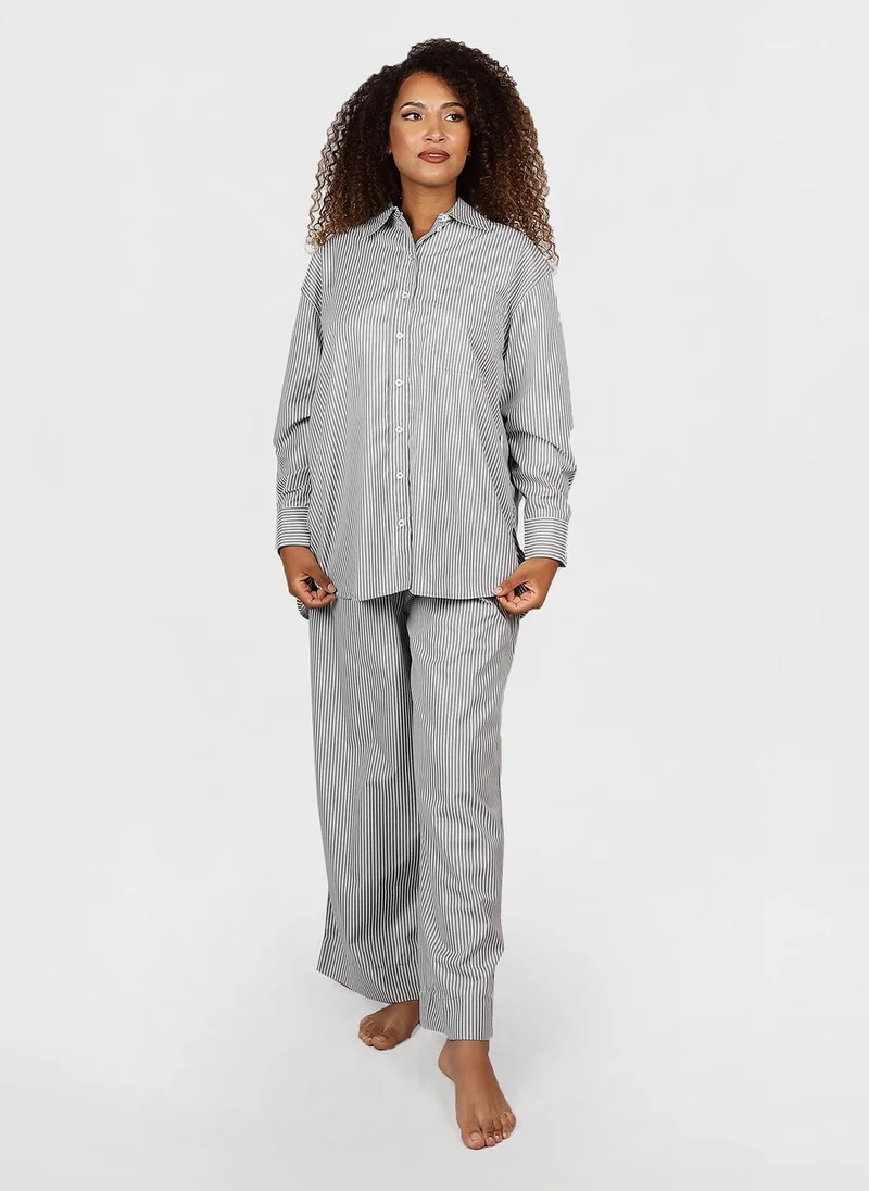 جيمي لي بوند Modest 2 PC Striped Set of relaxed-fit button-down shirt with crisp cuffs and matching wide-leg trousers
