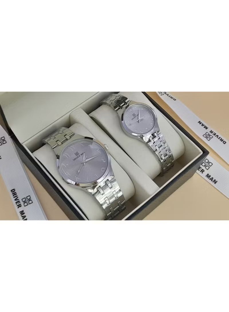 طقم ساعات نسائي ورجالي أنيقة تتميز بتصميم كلاسيكي.