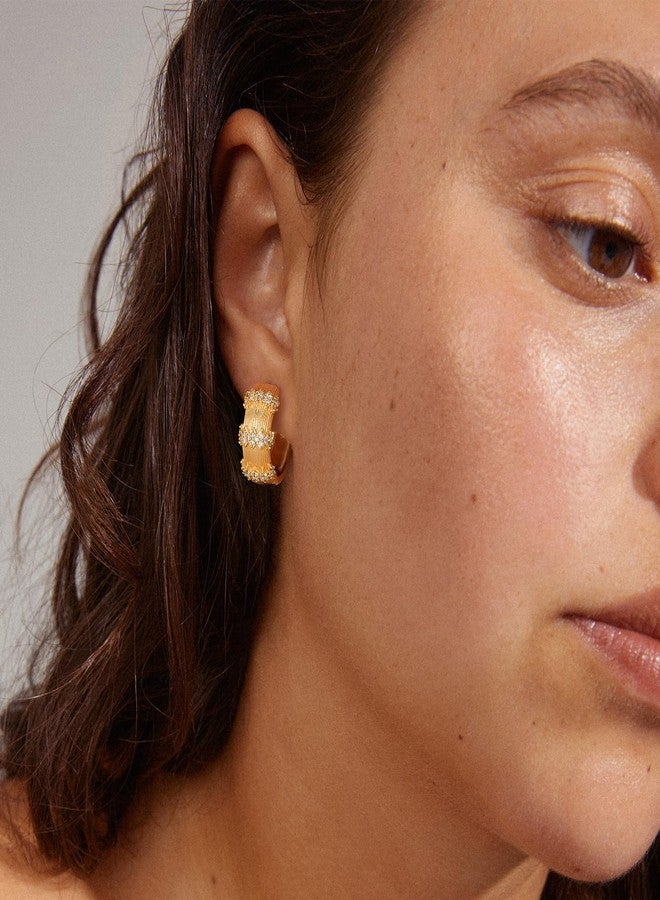 ميفيكو أقراط MEVECCO الذهبية الحلقية للنساء، مطلية بالذهب عيار 18 قيراطًا، مرصعة بالزركون المكعب، مصنوعة يدويًا بتصميم بسيط ملتف. - Image 2