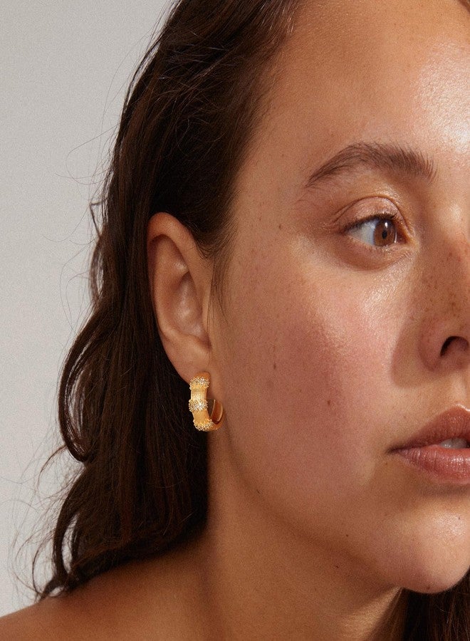 ميفيكو أقراط MEVECCO الذهبية الحلقية للنساء، مطلية بالذهب عيار 18 قيراطًا، مرصعة بالزركون المكعب، مصنوعة يدويًا بتصميم بسيط ملتف. - Image 3