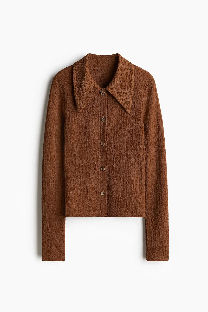 اتش اند ام قميص ضيق بتصميم مجعد