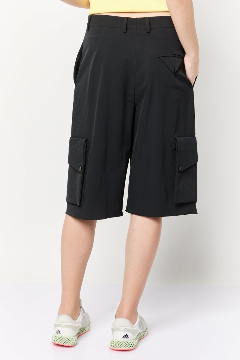BOTTEGA VENETA Women Solid Cargo Shorts, Black - Image 4