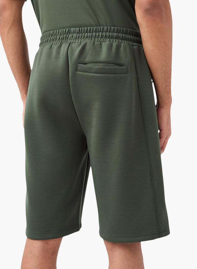 كابا شورت مزين بشعار مع إغلاق برباط وجيوب من كابا - Image 3