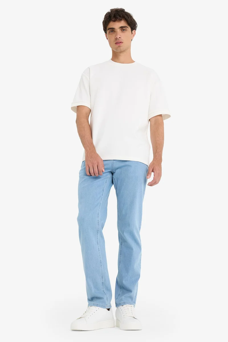Defacto  Sergio Regular Fit Regular Waist Straight Jeans for Men | Best Price UAE