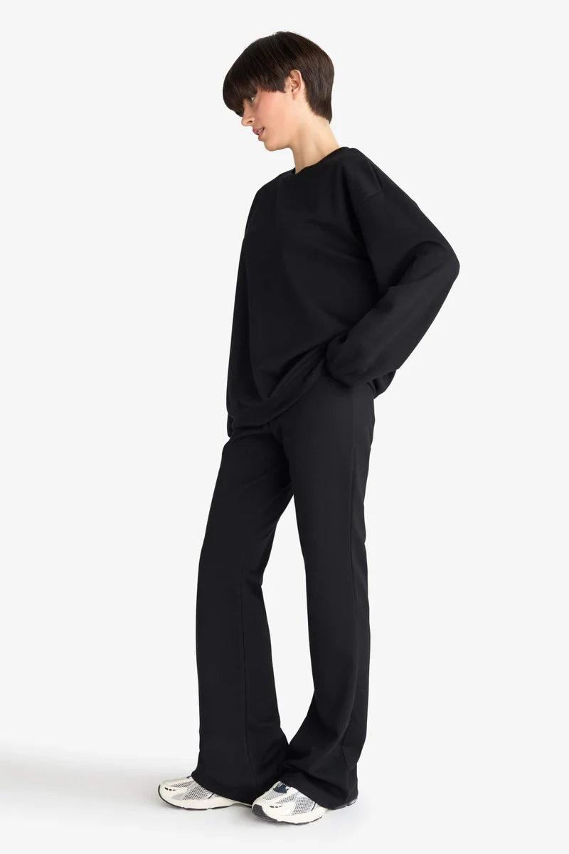 ديفاكتو Flare Fit Wide Leg Sweatpants
