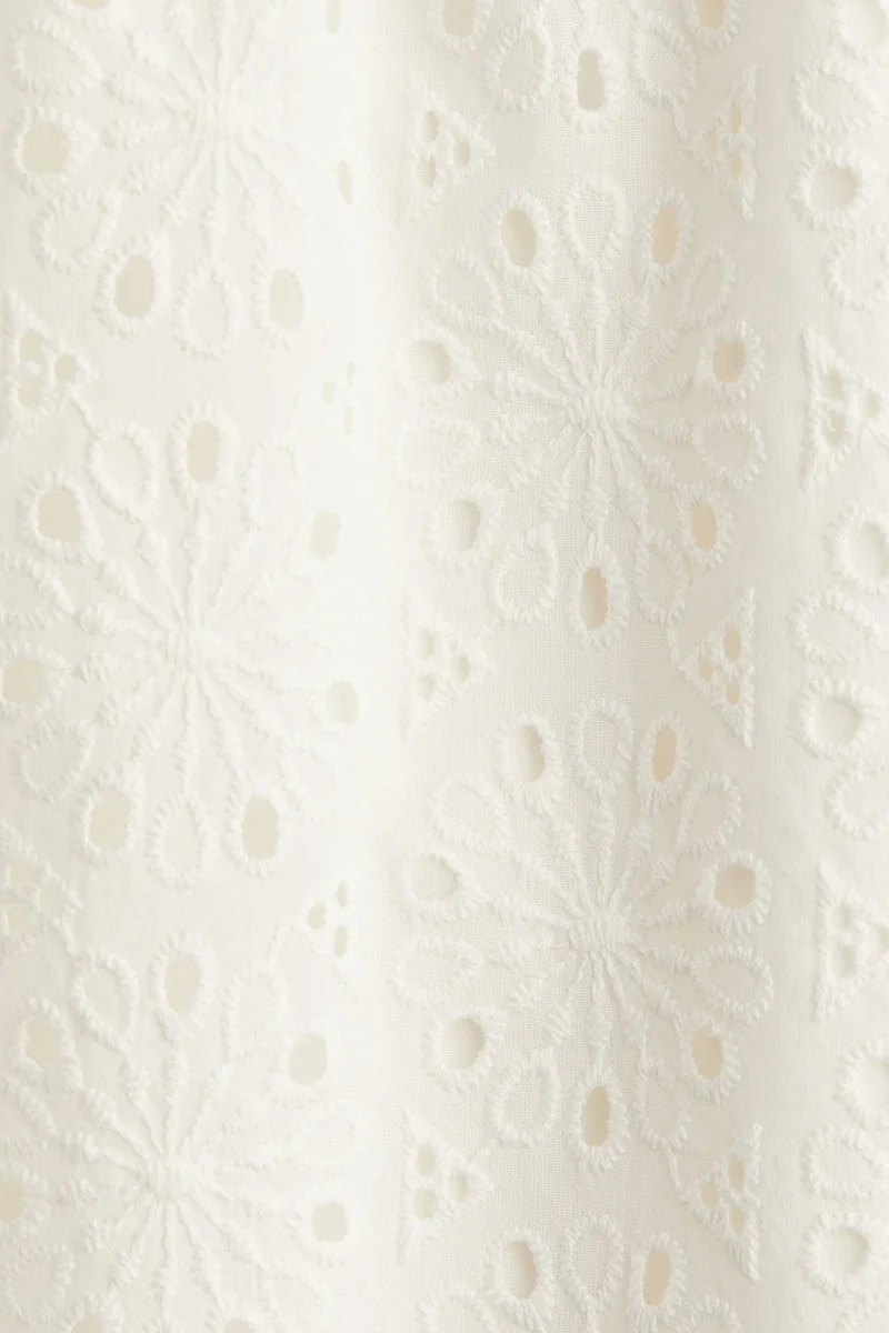اتش اند ام Broderie anglaise shorts
