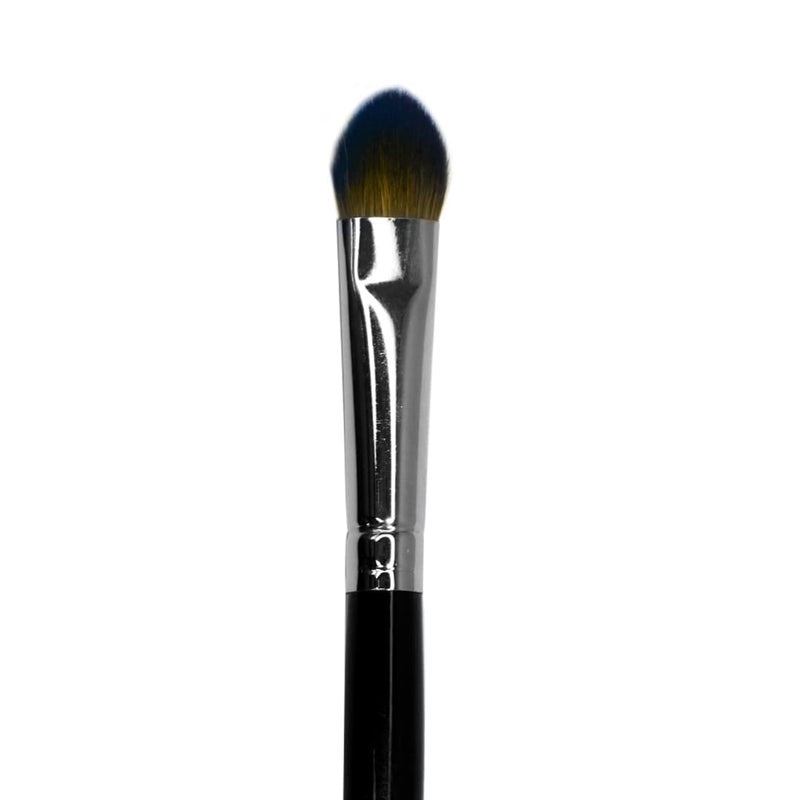 Cinema Secrets E38- Pointed Packing Eyeshadow Brush - Image 2