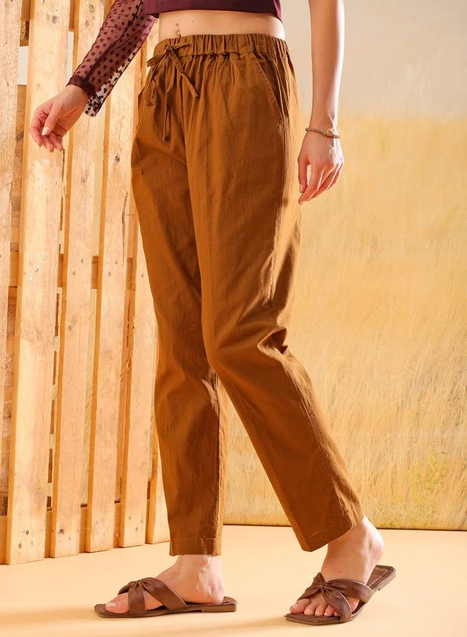 مرفوعة Women Regular Fit Solid Mid-Rise Pants