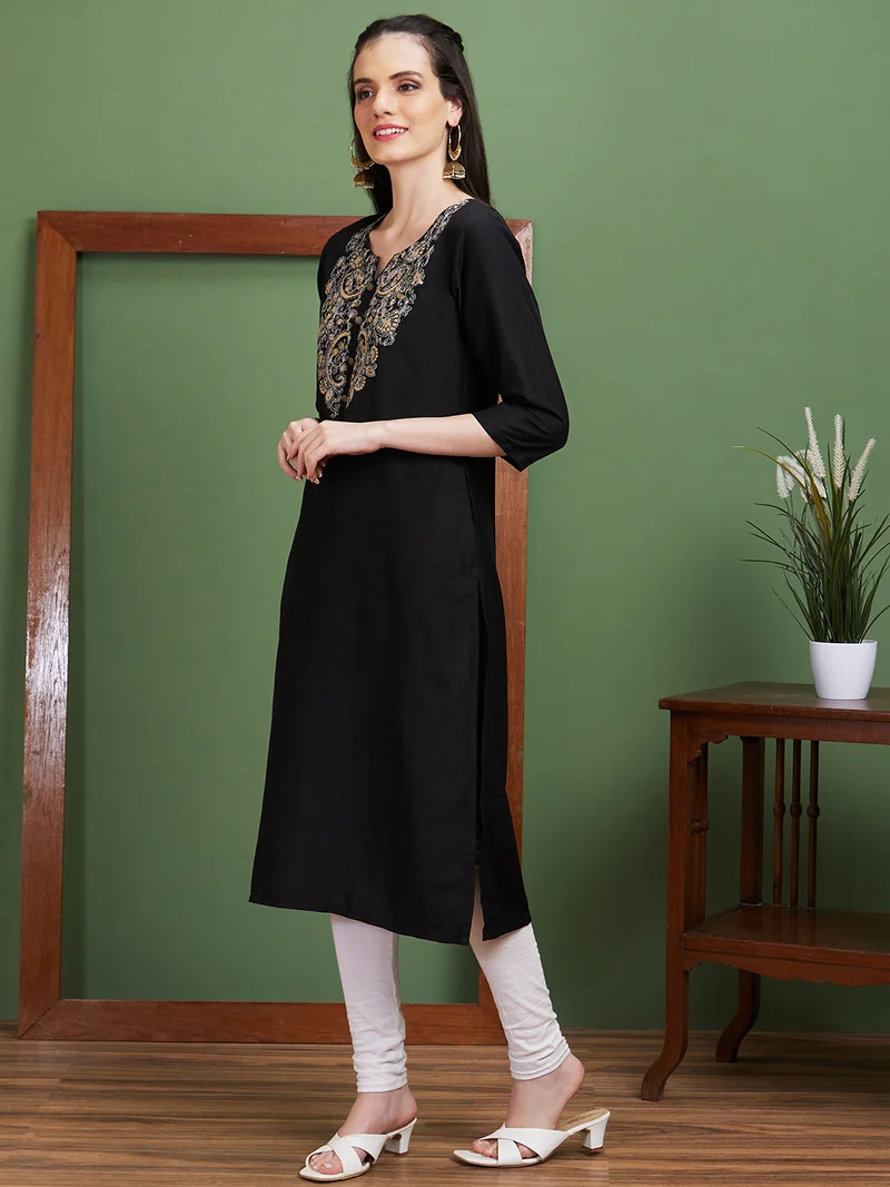 globus Women Ethnic Motifs Yoke Design Thread Work Straight Kurta