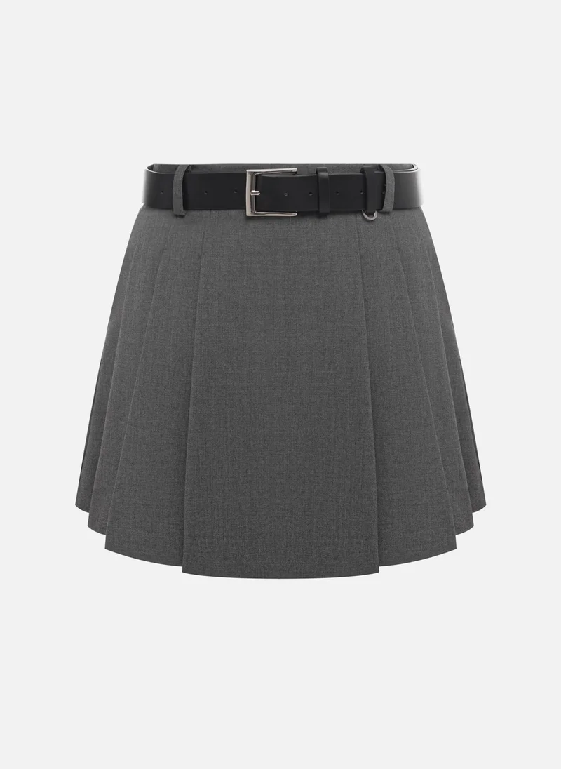 Lichi Mini skirt with large pleats on the sides and a belt
