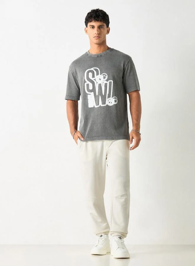 اس بي كاركترز تيشيرت بأكمام قصيرة وطبعات سمايلي وورلد