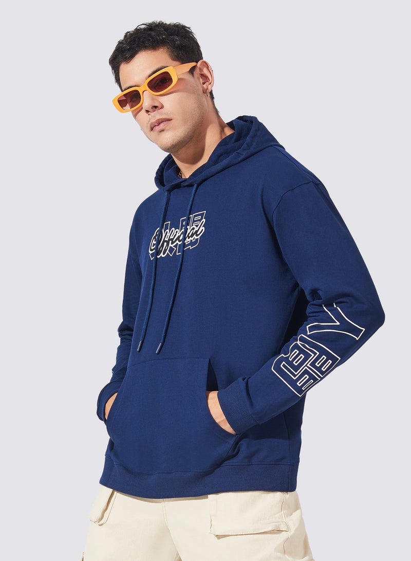 مانياك سويت شيرت قطن رجالي بغطاء رأس وطبعة - كحلي - Image 4