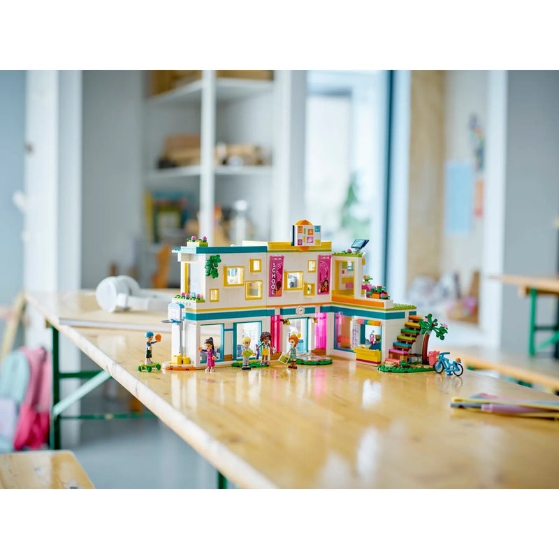 LEGO - Friends Heartlake International School 985 Pieces - 41731 - Image 5