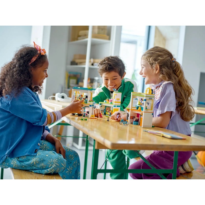 LEGO - Friends Heartlake International School 985 Pieces - 41731 - Image 4