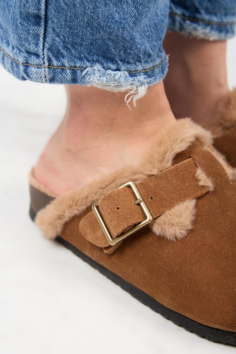 Manijero (Zeta 2 Fur) Women's Leather Belt Buckled Sabo Taba Slippers  - Image 3