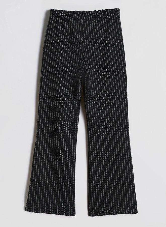 ال سي وايكيكي طقم بناتي مكوّن من سويتر وبنطال بياقة دائرية - Image 4