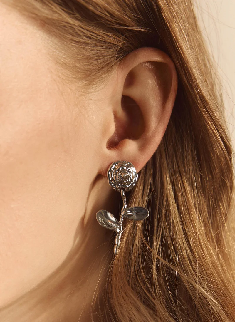 Chunky flower-shaped stud earrings