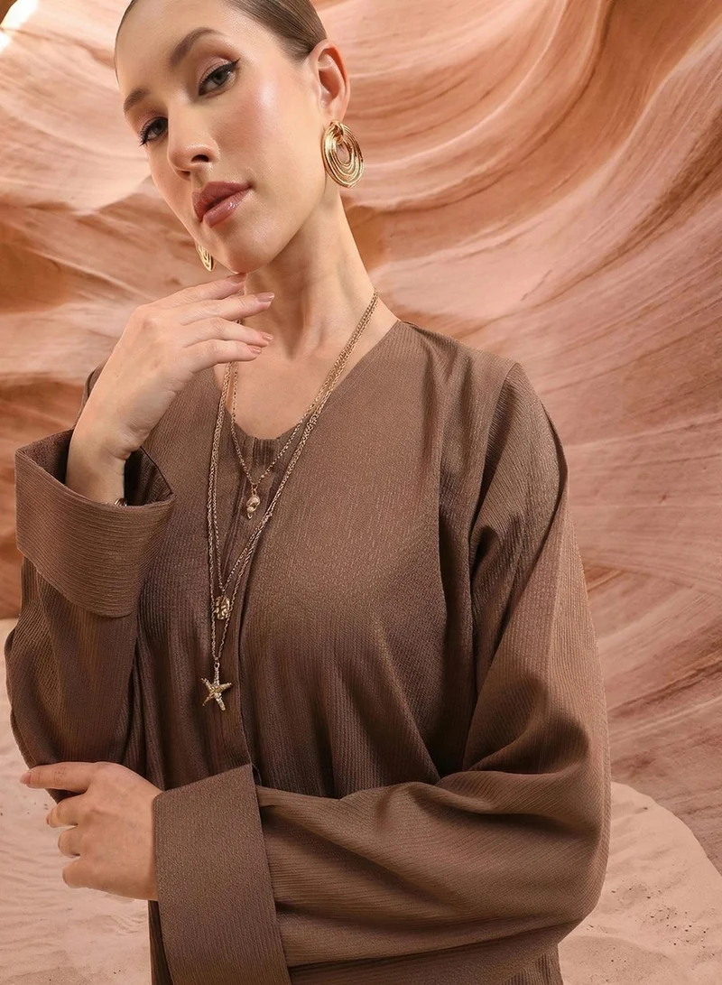 آي شين عباية بنية سادة منسوجة بحجاب