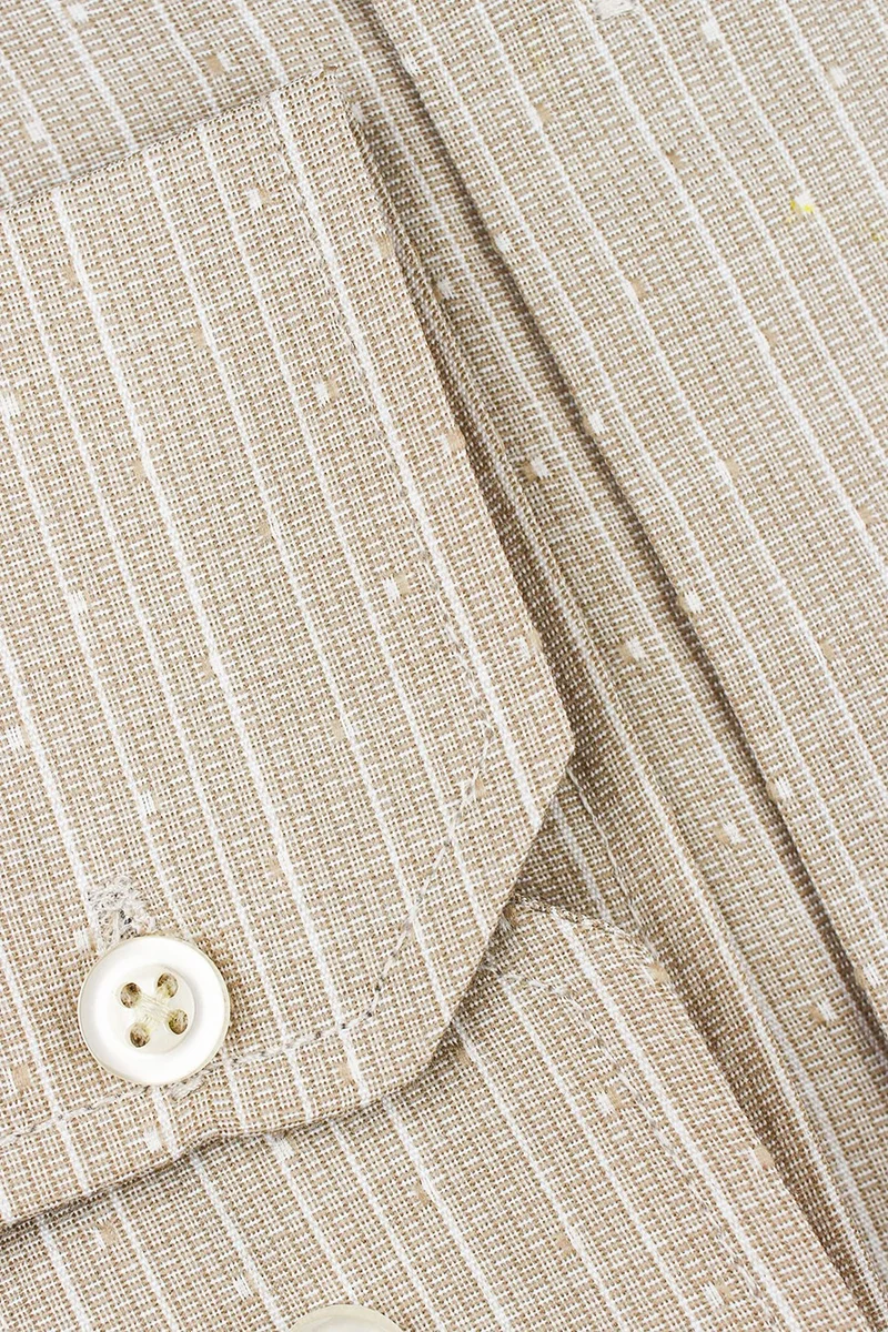 فاريتا Men's Tan Classic Cut Check Collar Buttoned Single Pocket Long Sleeve Shirt