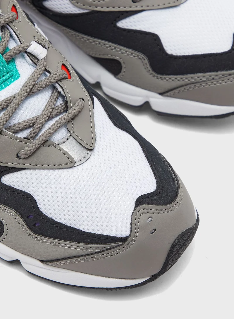 New Balance 850 Low Top Sneakers