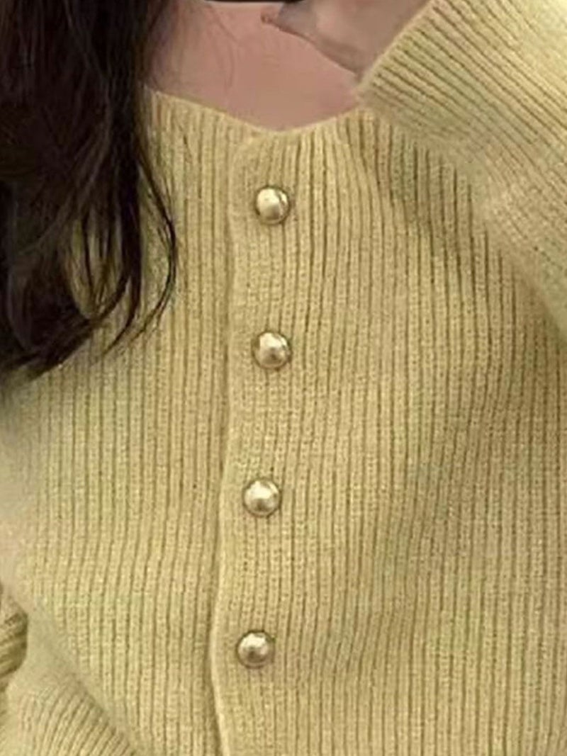 YUNIQEE سويت شيرت أخضر سادة بأكمام طويلة وتصميم على شكل حرف V - Image 2