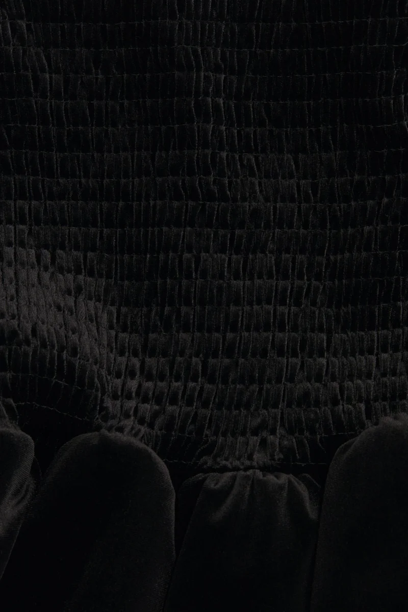 اتش اند ام تنورة فيلور مزمومة