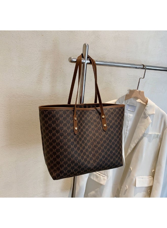 حقيبة كتف واحدة نسائية مصنوعة من الجلد الصناعي، حقيبة كتف كبيرة الحجم للسفر، مناسبة للفتيات والطالبات الجامعيات (بنية) - Image 3