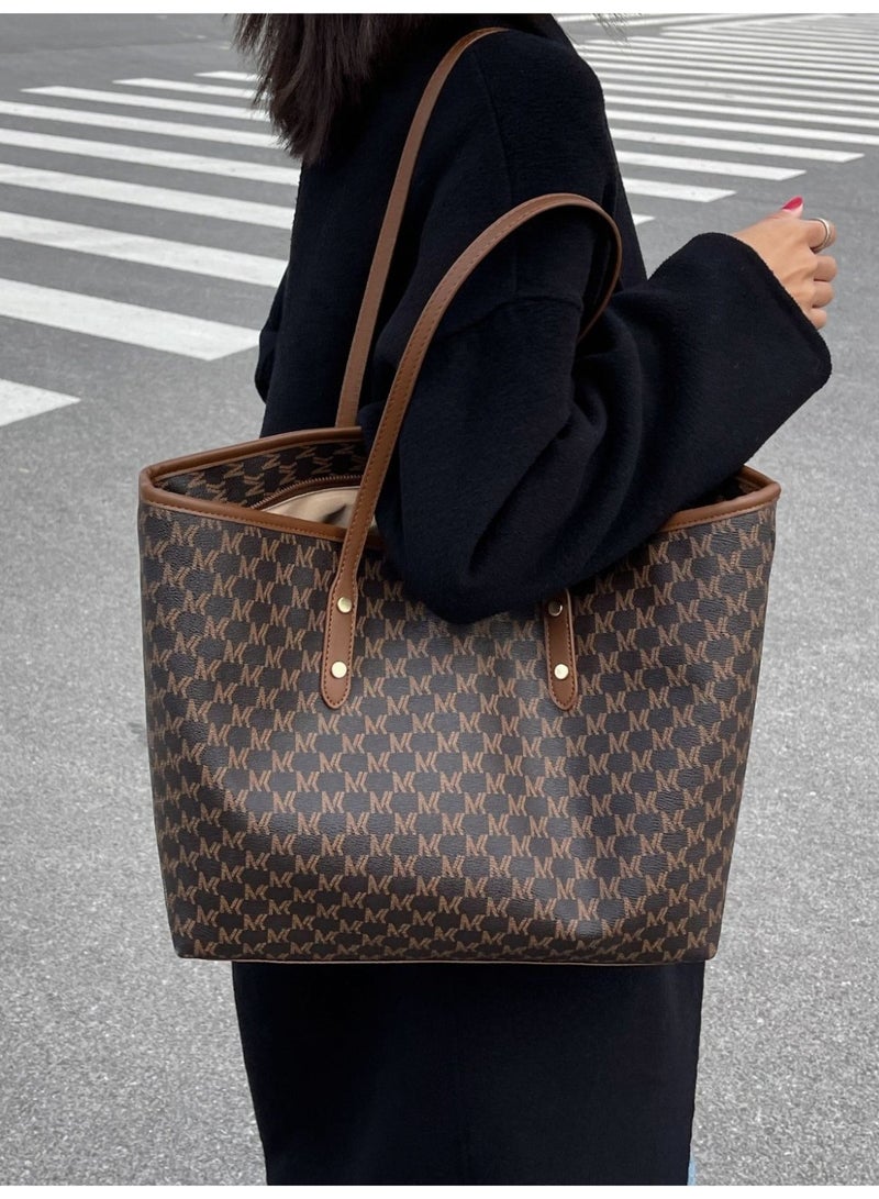 حقيبة كتف واحدة نسائية مصنوعة من الجلد الصناعي، حقيبة كتف كبيرة الحجم للسفر، مناسبة للفتيات والطالبات الجامعيات (بنية) - Image 2