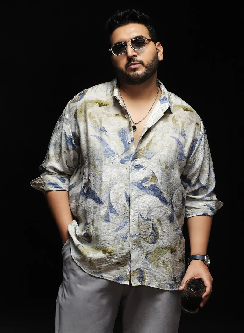 انستافاب بلس قميص رجالي أوف وايت وأزرق بطبعة فرشاة مائية من إنستافاب بلس