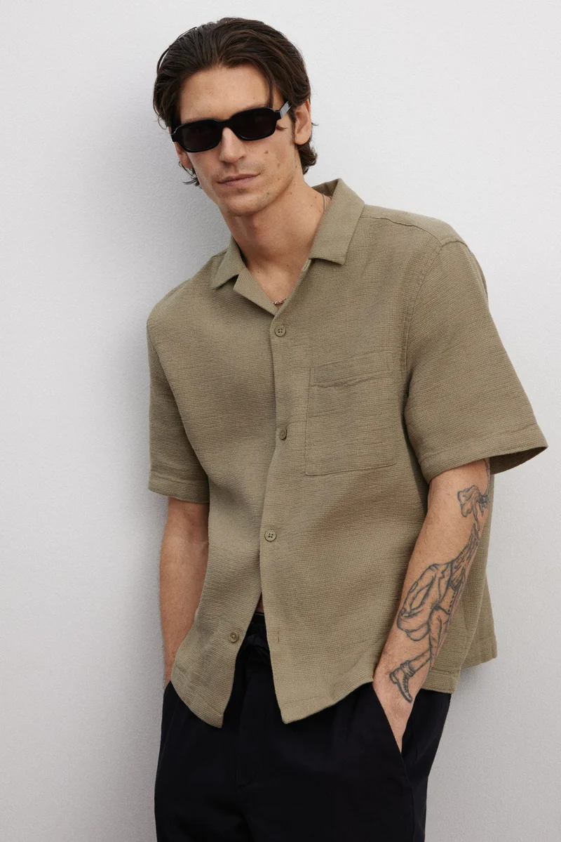 اتش اند ام قميص ريزورت بقصّة عادية