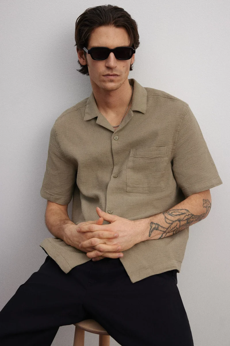 اتش اند ام قميص ريزورت بقصّة عادية