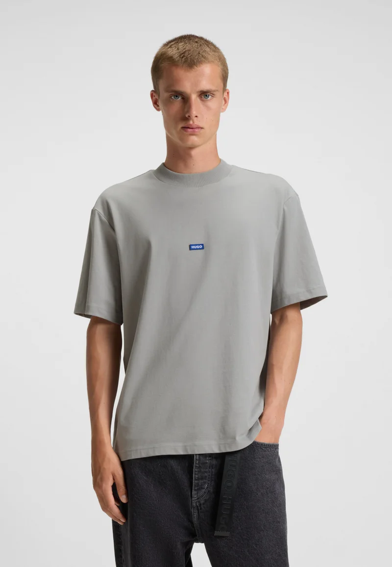 هوجو Regular-fit cotton-jersey T-shirt with blue logo patch