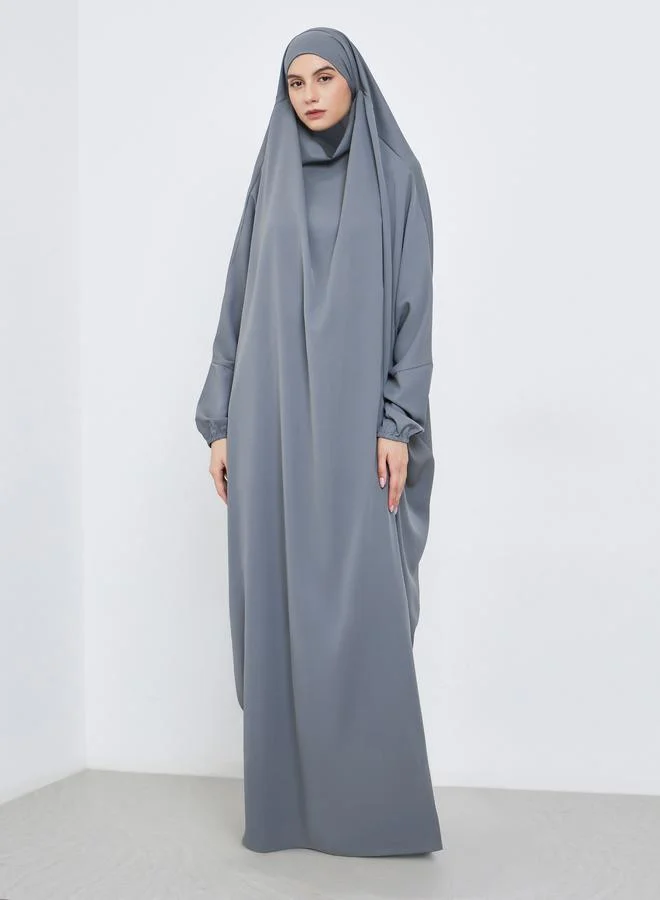 تايك تو عباية رمادية بأكمام خفاش وغطاء رأس