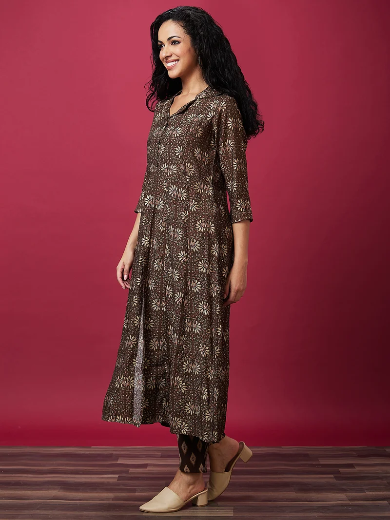 globus Women Brown Floral Printed Regular Kurta With Trousers