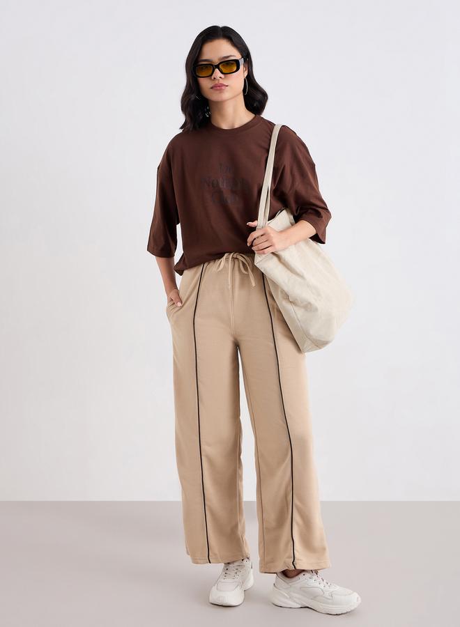 ستايلي تيشيرت طويل فضفاض بطبعة شعار ستايلي - Image 2