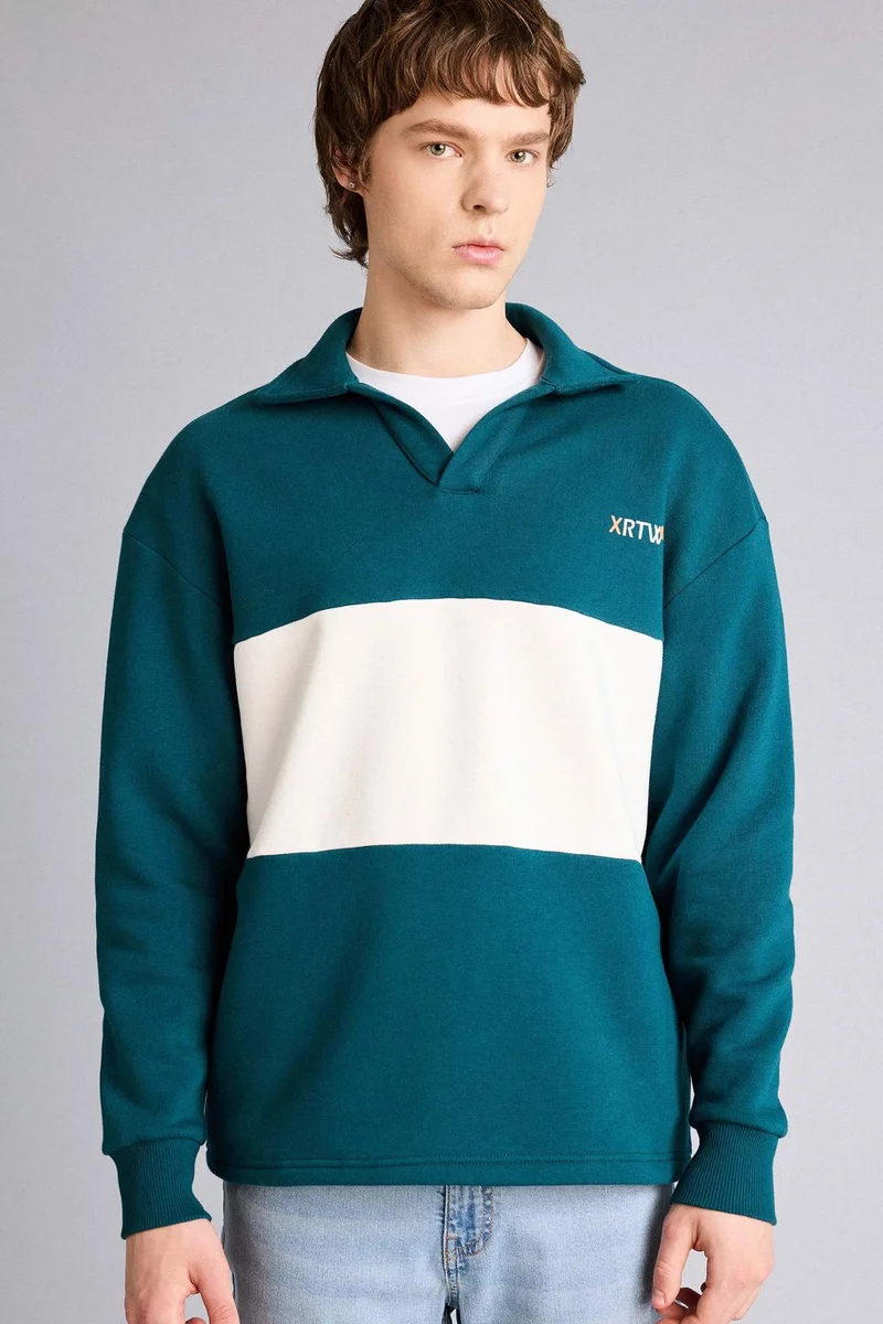 ديفاكتو Boxy Fit Polo Collar Sweatshirt