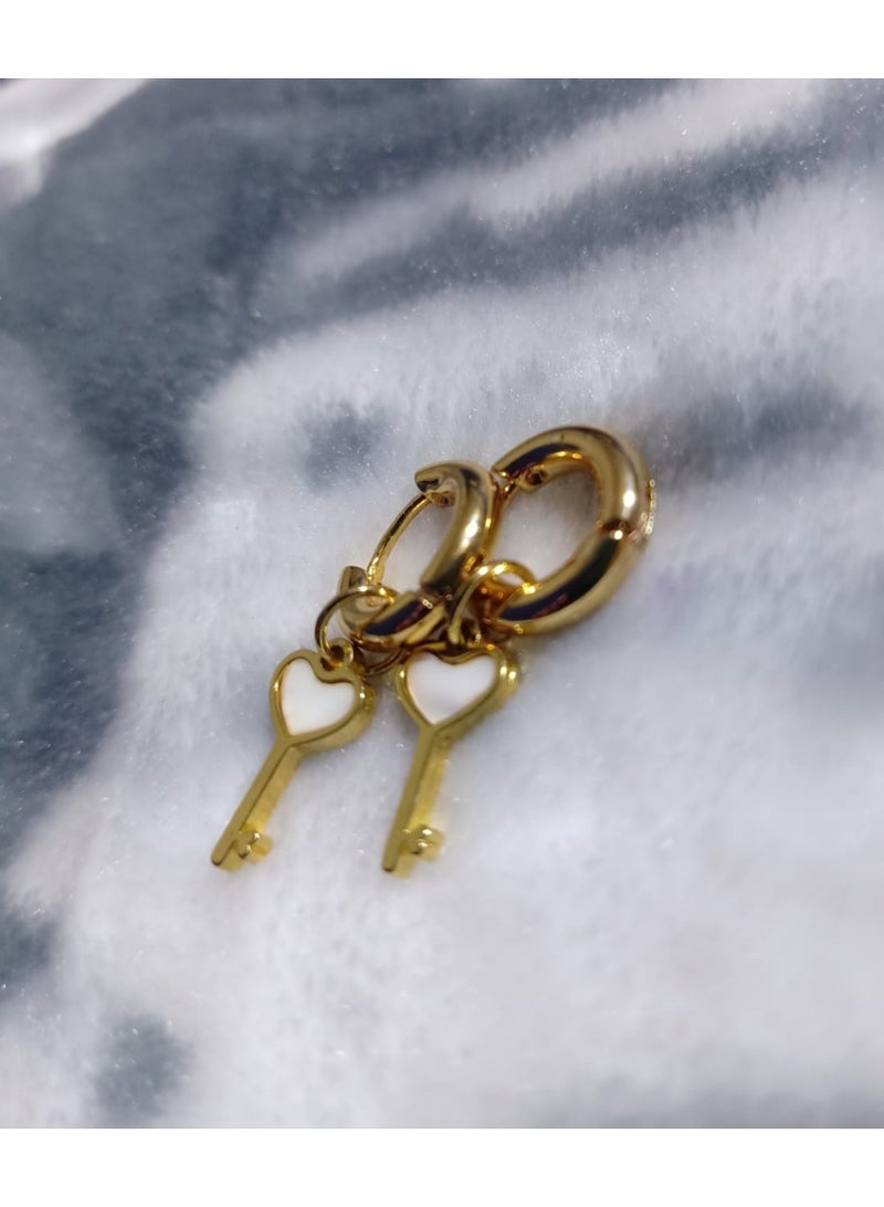 Luxuria Gold-plated hoop earrings with a key design adorned with a white heart. These earrings are also known as "heart key earrings". - Image 4