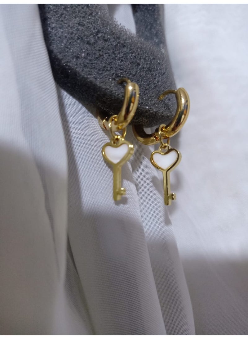 Luxuria Gold-plated hoop earrings with a key design adorned with a white heart. These earrings are also known as "heart key earrings". - Image 5