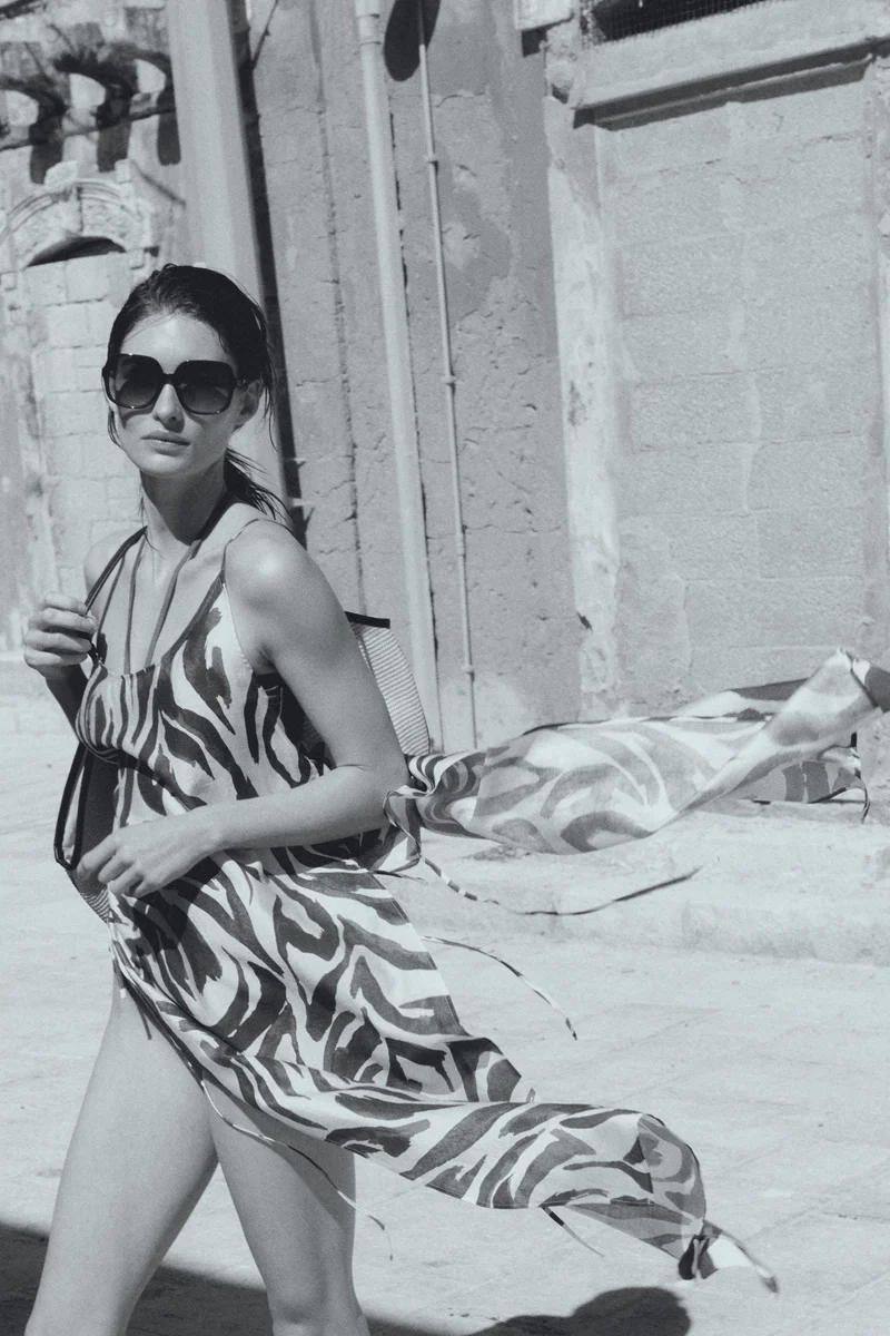 اتش اند ام فستان شاطئ مكشوف الظهر