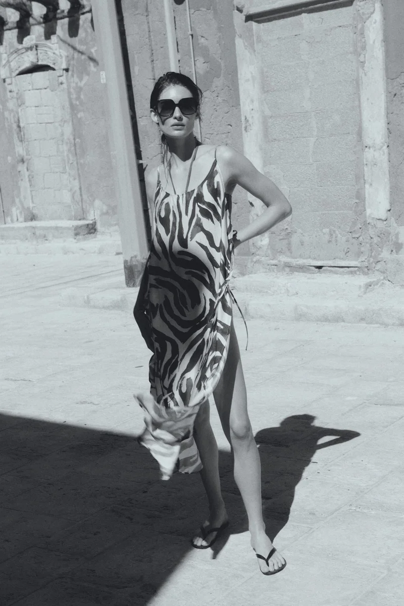 اتش اند ام فستان شاطئ مكشوف الظهر