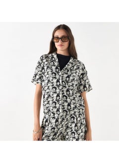 The Celestials Print Notch Collar Shirt with Short Sleeves - pzsku/ZC7430BDE5CF6C29F773DZ/45/_/1729772142/45e773d5-d13e-425c-9cda-2711c399a8fa