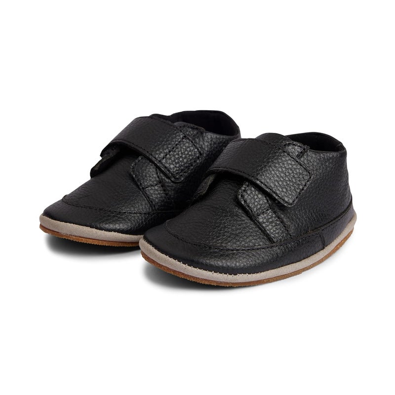 ELVES - THE SHOEMAKERS Store أحذية أطفال جلدية فاخرة باللون الأسود - ناعمة، أنيقة ومتينة لراحة يومية - مثالية للأقدام الصغيرة باللون الأسود (0-6 أشهر) - Image 1