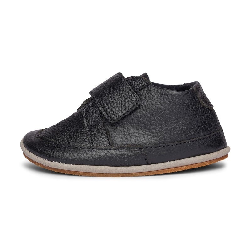 ELVES - THE SHOEMAKERS Store أحذية أطفال جلدية فاخرة باللون الأسود - ناعمة، أنيقة ومتينة لراحة يومية - مثالية للأقدام الصغيرة باللون الأسود (0-6 أشهر) - Image 2