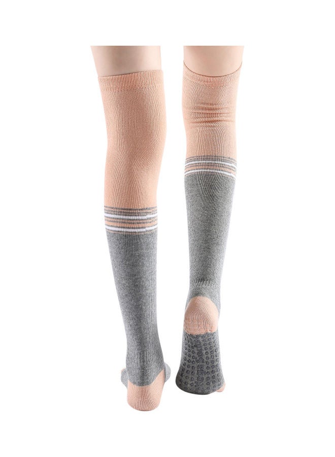 اسم المحتوى ناريلا جوارب يوغا مطاطية ناعمة للغاية للفخذ 14 x 3 x 13سم - Image 4