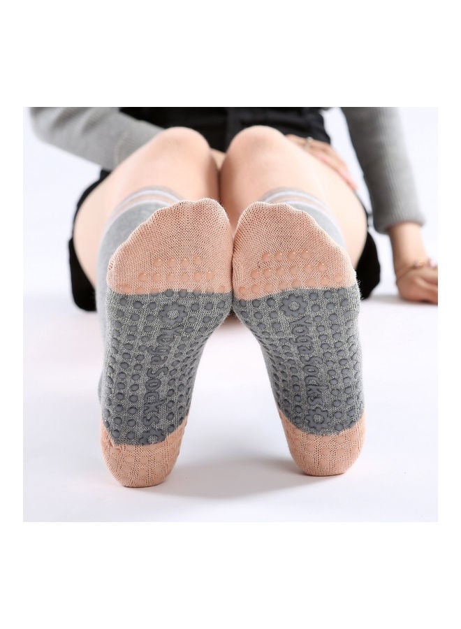 اسم المحتوى ناريلا جوارب يوغا مطاطية ناعمة للغاية للفخذ 14 x 3 x 13سم - Image 3