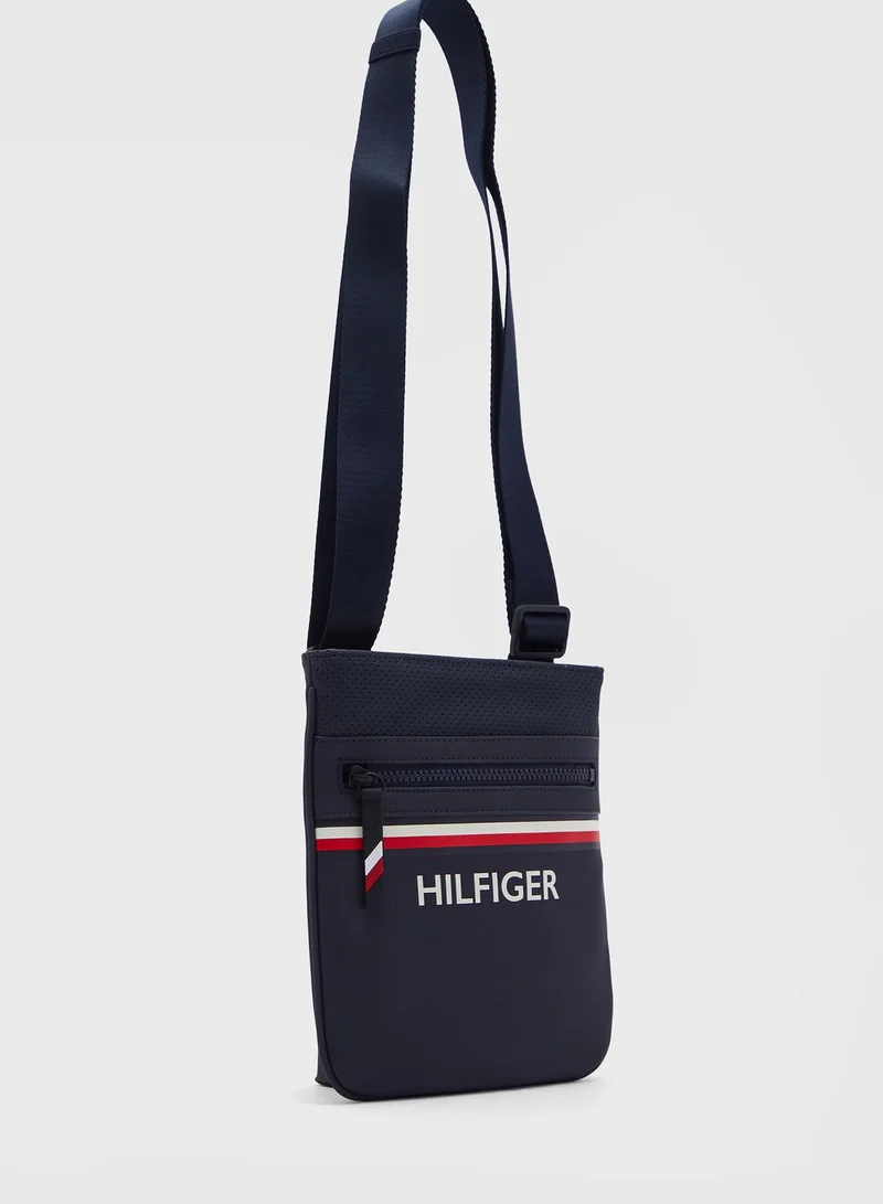 TOMMY HILFIGER Narrow Strap Messenger Bag