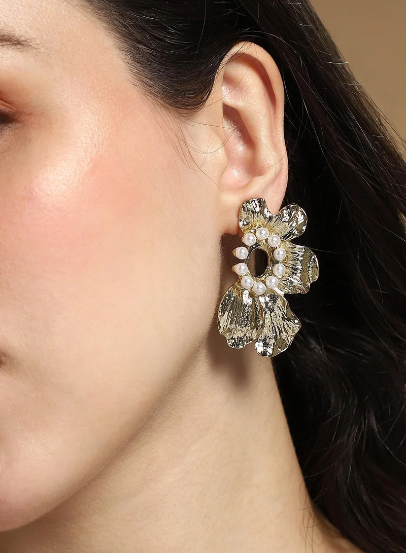 سوهي أقراط متدلية للنساء بلون كاليفورنيا من اللؤلؤ الصناعي والسبائك بإغلاق ضاغط