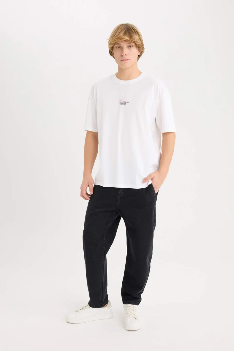 ديفاكتو Oversize Crew Neck Printed Short Sleeve T-Shirt